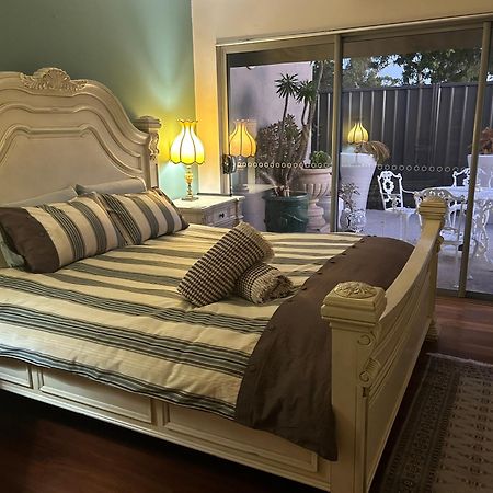 Whitfords Delight Bed & Breakfast เพิร์ท ภายนอก รูปภาพ